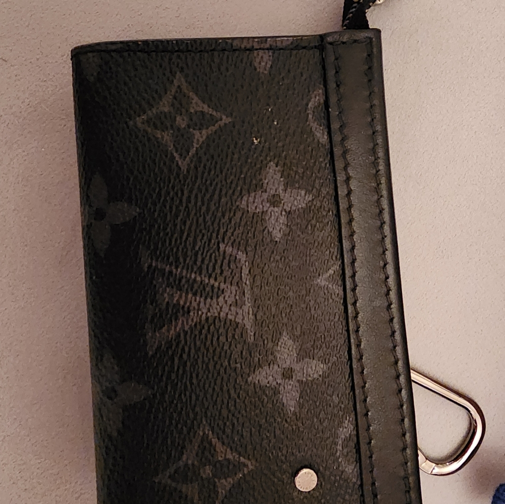 Louis Vuitton Monogram Eclipse Voyage Key Pouch - Picture 8 of 16